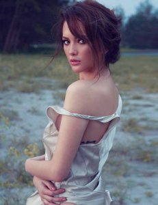 Ellen Adarna Nude & Sexy 2.jpg