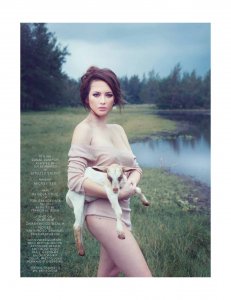 Ellen Adarna Nude & Sexy 3.jpg