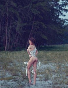 Ellen Adarna Nude & Sexy 1.jpg