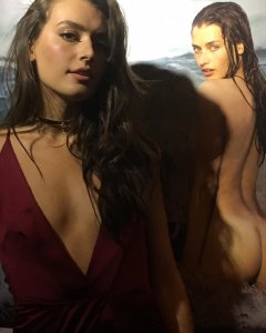 Jessica Clements Nude & Sexy 4.jpg