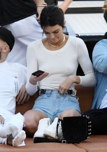 Kendall Jenner Braless 9.jpg