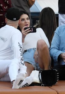 Kendall Jenner Braless 14.jpg