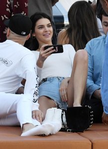 Kendall Jenner Braless 17.jpg