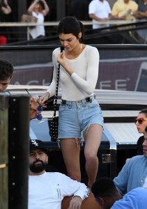 Kendall Jenner Braless 51.jpg