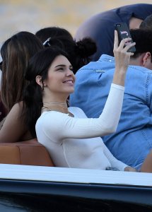 Kendall Jenner Braless 63.jpg