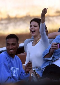 Kendall Jenner Braless 69.jpg