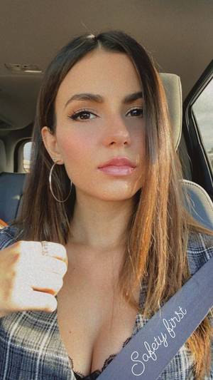 victoria-justice_thefappeningblog.com_0032.jpg