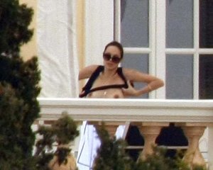 Angelina Jolie Naked 20.jpg