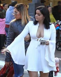 Ariel Winter Cleavage 7.jpg