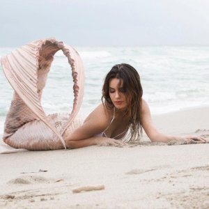 Madison Reed and Victoria Justice Sexy 2.jpg