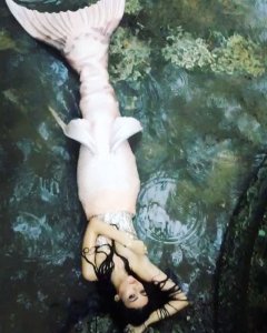 Madison Reed and Victoria Justice Sexy 8.jpg