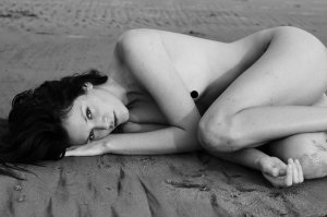 Amber Flowers Nude Sexy 26 thefappening.so.jpg