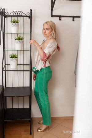 0086-15 thefappeningblog.com.jpg