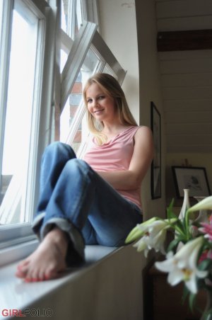 0001-04 thefappeningblog.com.jpg