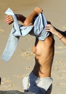 Bambi Northwood-Blyth Topless thefappening.so 4.jpg