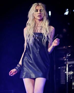 taylor-momsen_thefappeningblog.com_0008.jpg