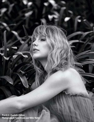 Taylor Swift Girlfriend Magazine (2).jpg