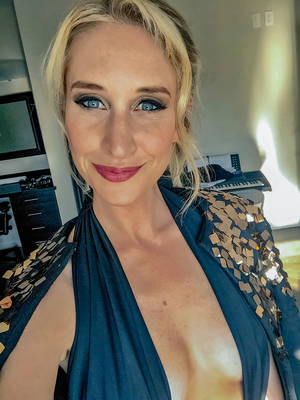 maude-garrett_thefappeningblog.com_0005.jpg