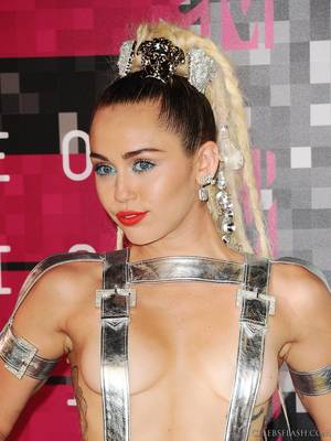 miley-cyrus_thefappeningblog.com_0029.jpg