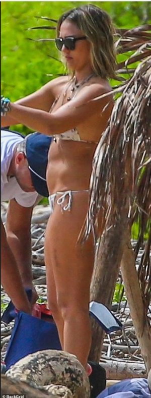 Jessica_Alba_New_Hawaii_Bikini_2.jpg
