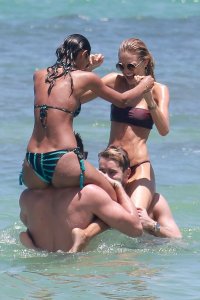 Romee Strijd, Jasmine Tookes & Lais Ribeiro Sexy thefappening.so 10.jpg