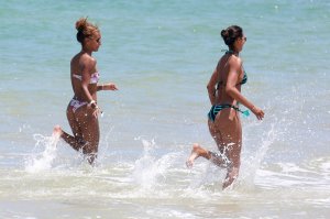 Romee Strijd, Jasmine Tookes & Lais Ribeiro Sexy thefappening.so 18.jpg