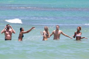 Romee Strijd, Jasmine Tookes & Lais Ribeiro Sexy thefappening.so 53.jpg