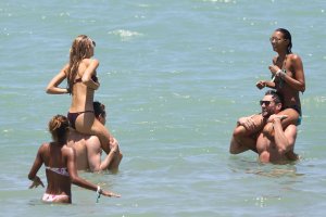 Romee Strijd, Jasmine Tookes & Lais Ribeiro Sexy thefappening.so 89.jpg