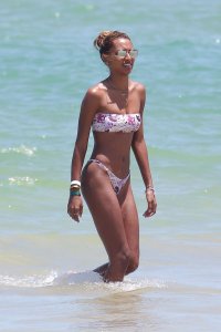 Romee Strijd, Jasmine Tookes & Lais Ribeiro Sexy thefappening.so 60.jpg