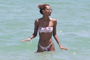 Romee Strijd, Jasmine Tookes & Lais Ribeiro Sexy thefappening.so 32.jpg