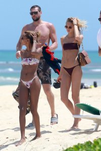 Romee Strijd, Jasmine Tookes & Lais Ribeiro Sexy thefappening.so 71.jpg