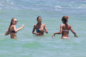 Romee Strijd, Jasmine Tookes & Lais Ribeiro Sexy thefappening.so 42.jpg