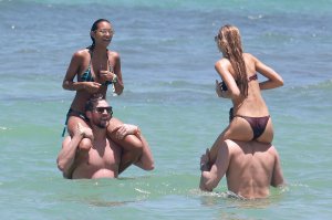 Romee Strijd, Jasmine Tookes & Lais Ribeiro Sexy thefappening.so 46.jpg