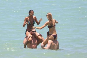 Romee Strijd, Jasmine Tookes & Lais Ribeiro Sexy thefappening.so 142.jpg