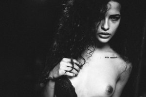 Chiara Scelsi Sexy Topless thefappening.so 10.jpg
