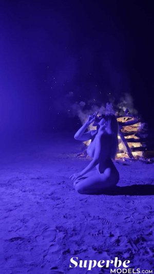 0011-04 thefappeningblog.com.jpg