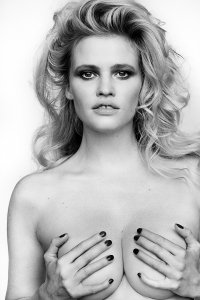 Lara Stone Topless 1.jpg