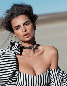 Emily Ratajkowski Sexy thefappening.so 4.jpg