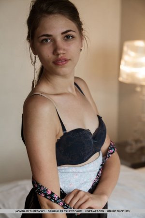 take-a-good-look-at-jasminas-gorgeous-and-curvy-body-02 thefappeningblog.com.jpg