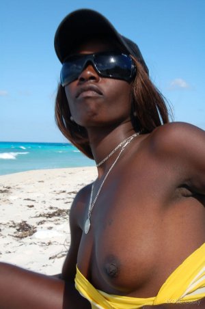 maria-l-white-sand-i-03 thefappeningblog.com.jpg