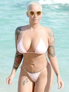 Amber Rose Bikini 004.jpg