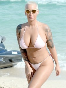 Amber Rose Bikini 006.jpg