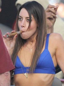 Aubrey Plaza Pussy Paparazzi 004.jpg