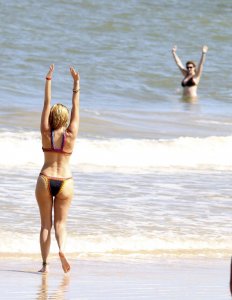 Kelly Brook in Bikini 09.jpg