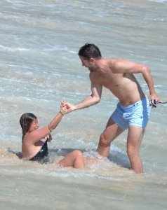 Louise Redknapp Topless 07.jpg