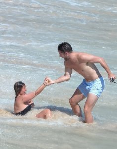 Louise Redknapp Topless 08.jpg