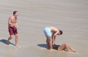 Louise Redknapp Topless 09.jpg