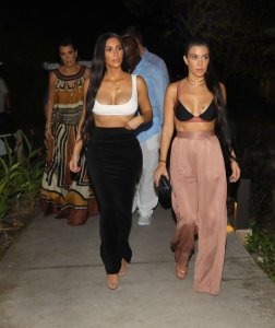 Kim, Khloe and Kourtney Kardashian Sexy 3.jpg