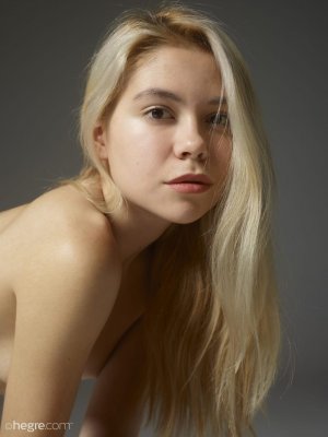 naughty-margot-flashes-her-tight-shaved-muff-erotically-for-the-camera-04 thefappeningblog.com.jpg