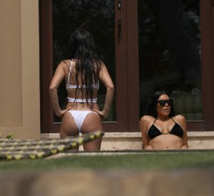 Kim & Kourtney Kardashian Sexy 1 thefappening.so.jpg